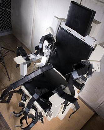 [Image: metal_bondage_chair1.jpg]